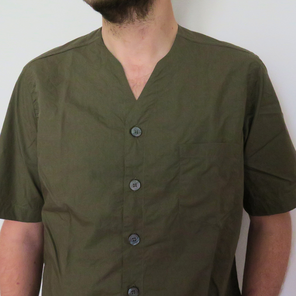 Bowl Back 2 - shirt, cotton popeline, short sleeve, V-shape neck, oversize fit
